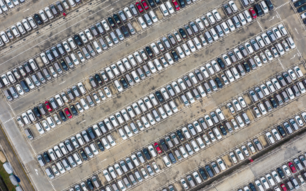 BLE, GPS Spotlight Individual Vehicles in Large Lots
